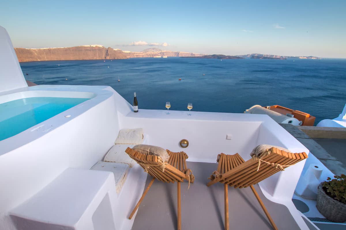 Romantic Cave House in Santorini, Greece